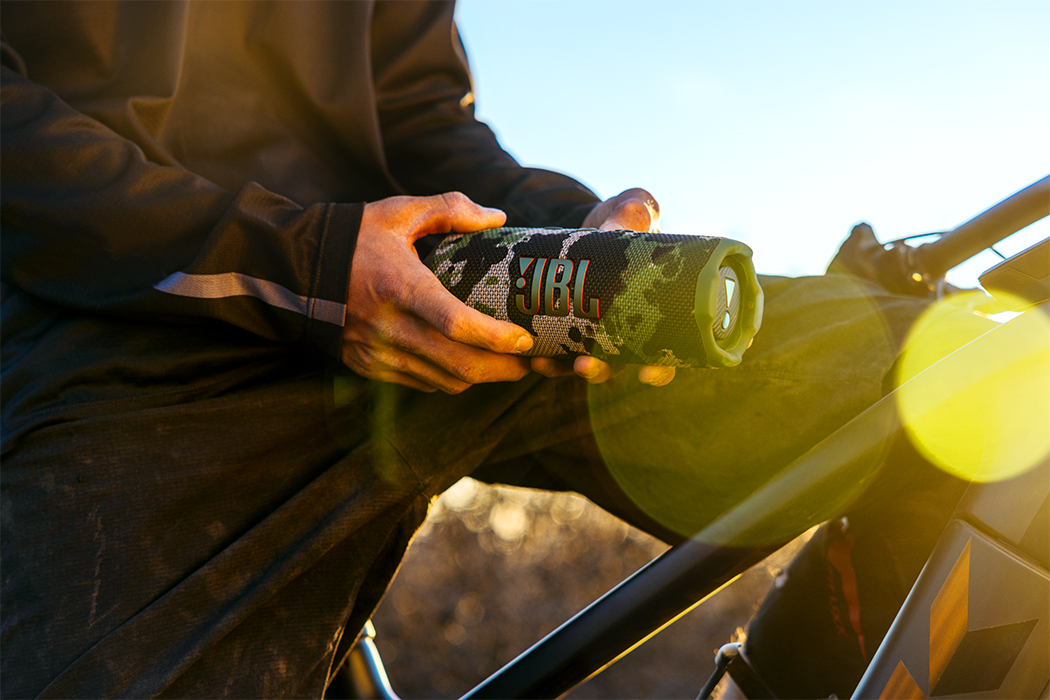 JBL_FLIP7_LIFESTYLE_MOUNTIAN_258A8990_x1_1050px.jpg (500 KB)