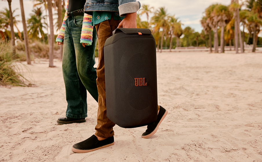 JBL_PartyCover_120-Black-lifestyle01.png (796 KB)