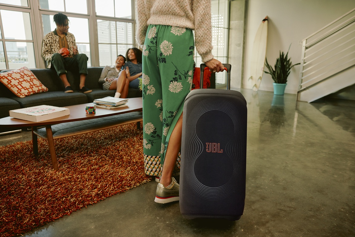 JBL_PARTYCOVER_320_LIFESTYLE_3.jpg (315 KB)