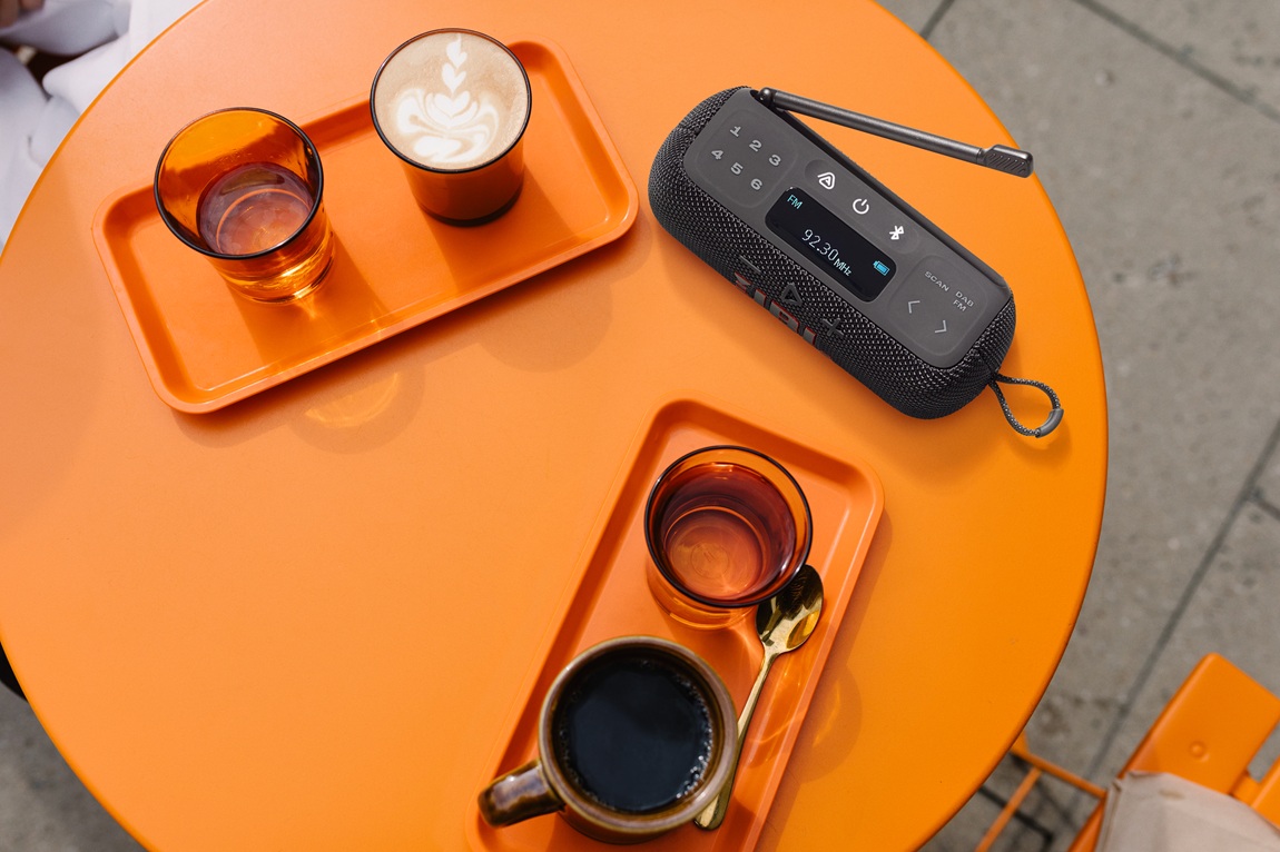 LS_JBL_TUNER_3_BLACK_LIFESTYLE_4_6273123_x1.jpg (212 KB)